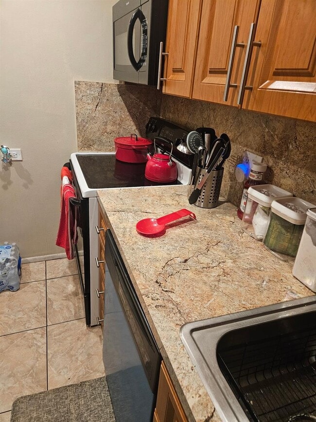 Building Photo - 3710 Inverrary Dr