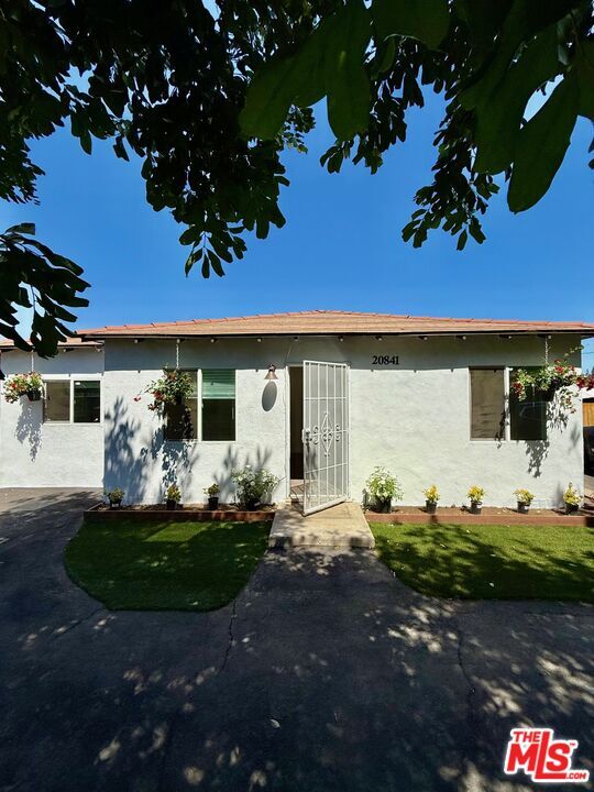 Foto del edificio - 20841 Community St