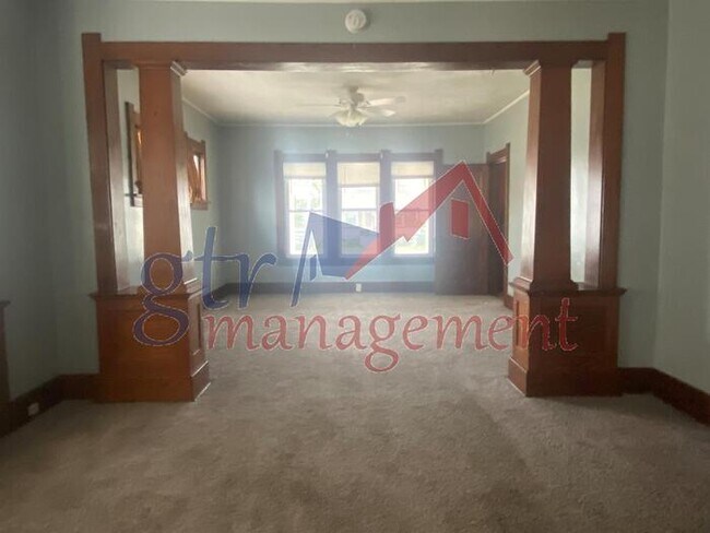 Foto del edificio - 2432 Laurel Ave