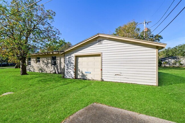 Foto del edificio - 400 Chip St