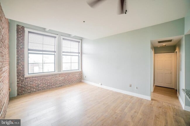 Building Photo - 315 New St