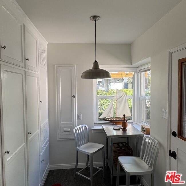 Foto del edificio - 8036 Norton Ave