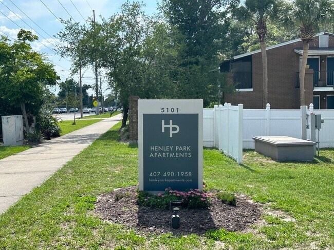 Foto del edificio - 1BD/1BA Apartment off Curry Ford in Henley...