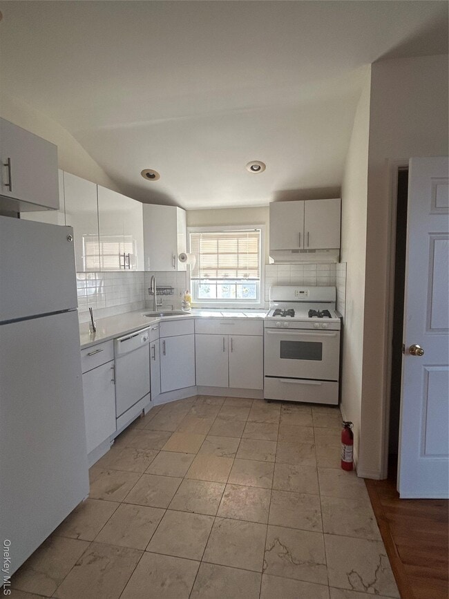 Building Photo - 202-38-20247 47th Ave