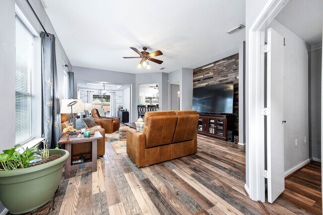 Foto del edificio - 739 Apple Blossom Dr