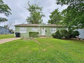 Building Photo - 302 N Peck Dr
