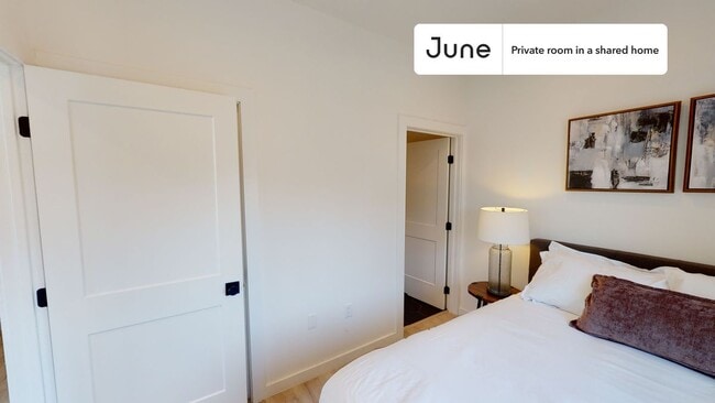 Building Photo - Room in Shared 4 bed/4.5 bath home