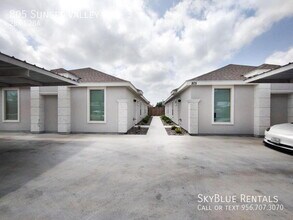 Building Photo - 805 W Sunset Valley St