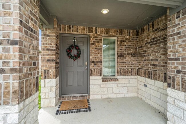 Building Photo - 22435 Forest Gorge Ln
