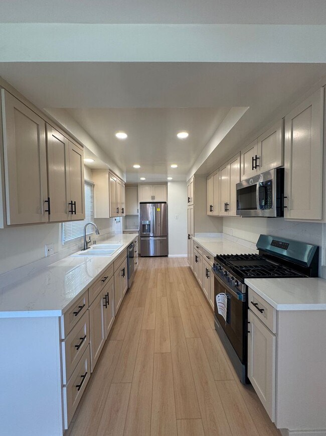 Foto del edificio - Adorable Open Plan  3BD 2BA Home in West Torrance With A/C