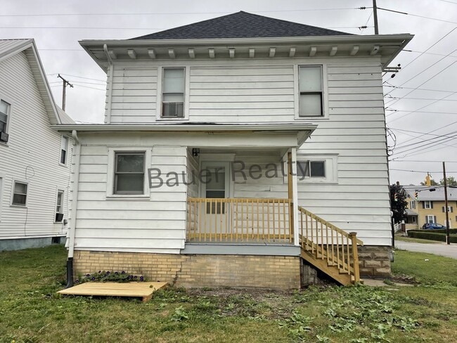 Building Photo - Large Four Bedroom Home