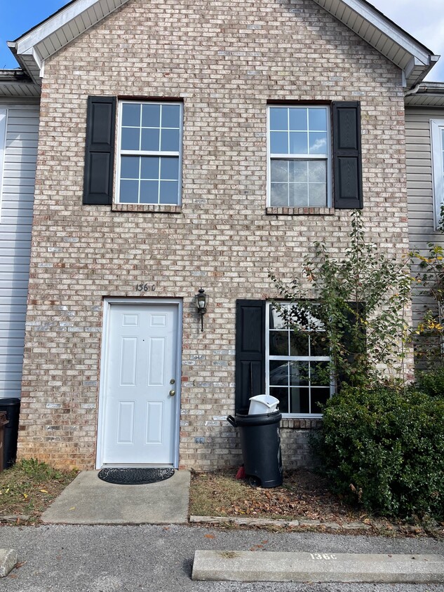 Primary Photo - 136 Ashberry Dr