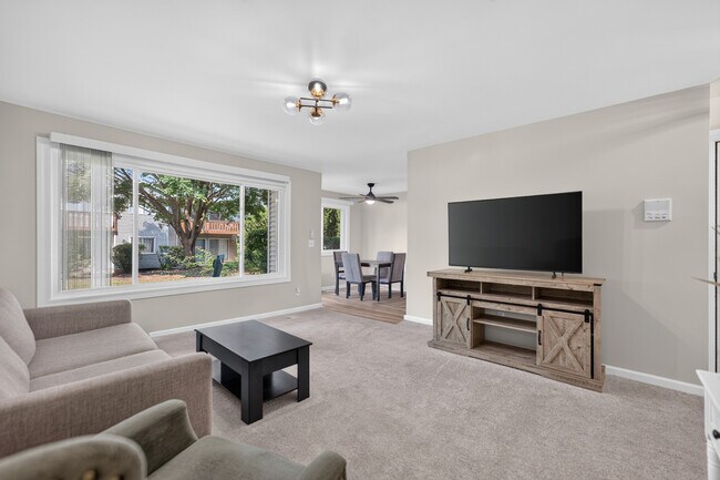 Foto del edificio - 665 Thorntree Ct