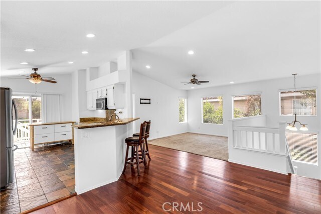 Building Photo - 6 Tavella Pl