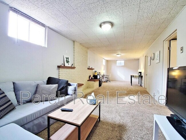 Foto del edificio - 2431 Grove St