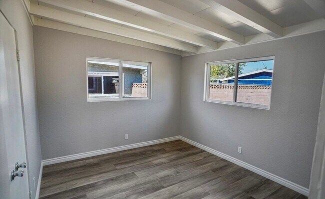 Building Photo - Newly updated 4 bedroom Home