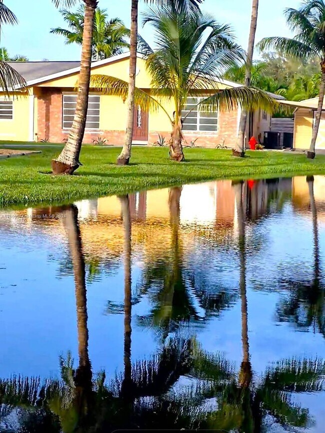 Foto del edificio - 4725 SW 109th Terrace