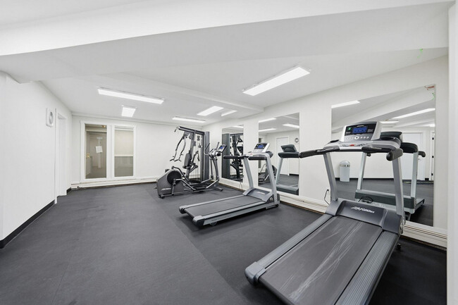 Building Photo - Lakewood Manor