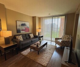 Building Photo - 1200 S Fern St