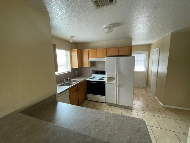 Building Photo - 4404 Abigail Dr