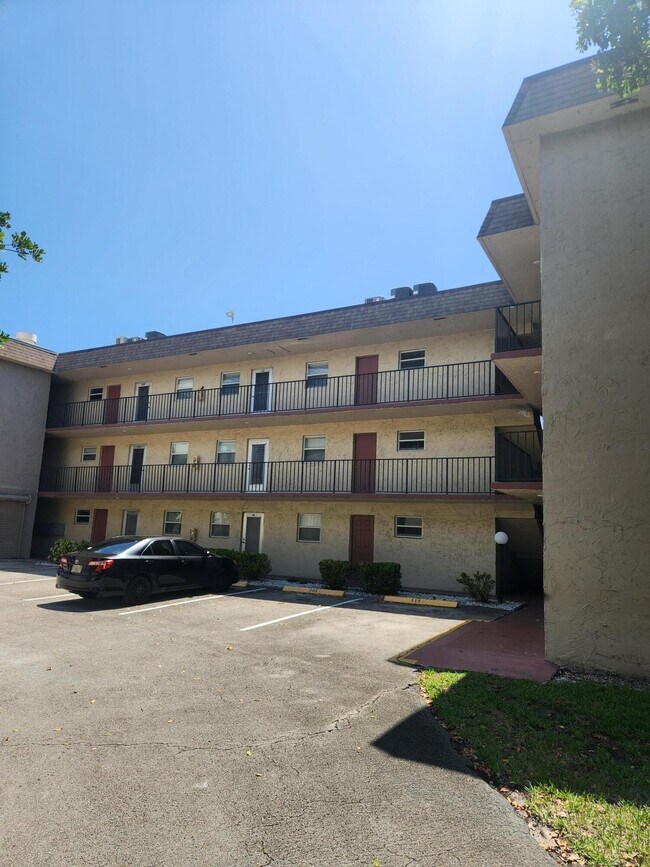 Foto del edificio - 705 Lori Dr