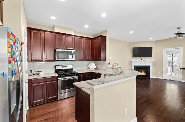 Building Photo - Beautiful 4-bedroom, 3-bathroom Townhome in RTP!