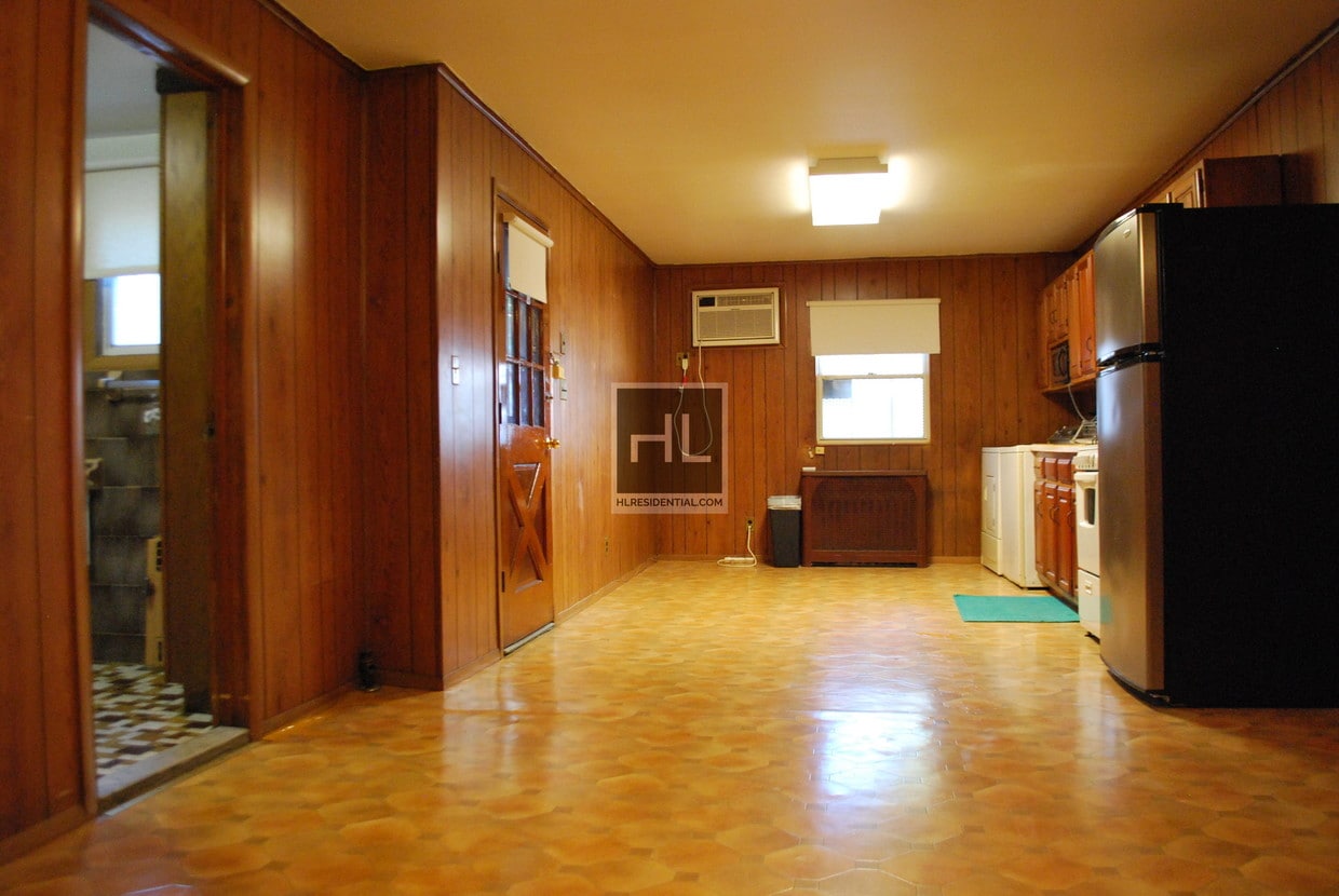 Primary Photo - 161 Ainslie St
