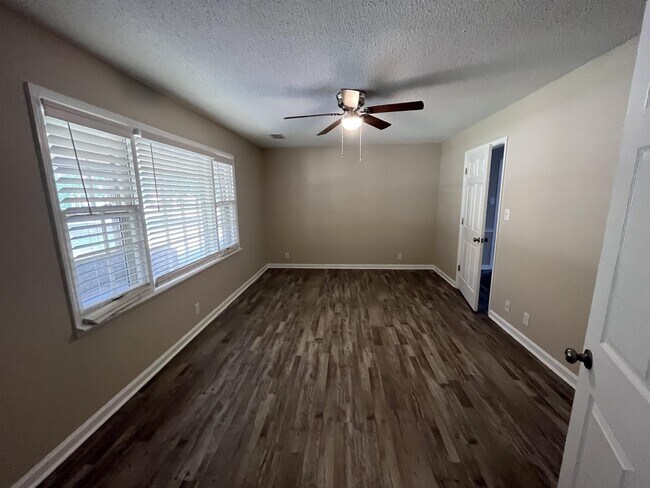 Building Photo - 26530 McLemore Cir