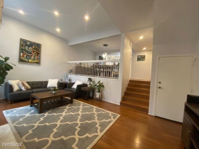Building Photo - 2 br, 2.5 bath Townhome - 28152 Driver Ave