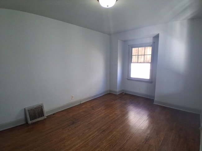 Building Photo - 28 S Virginia Ave