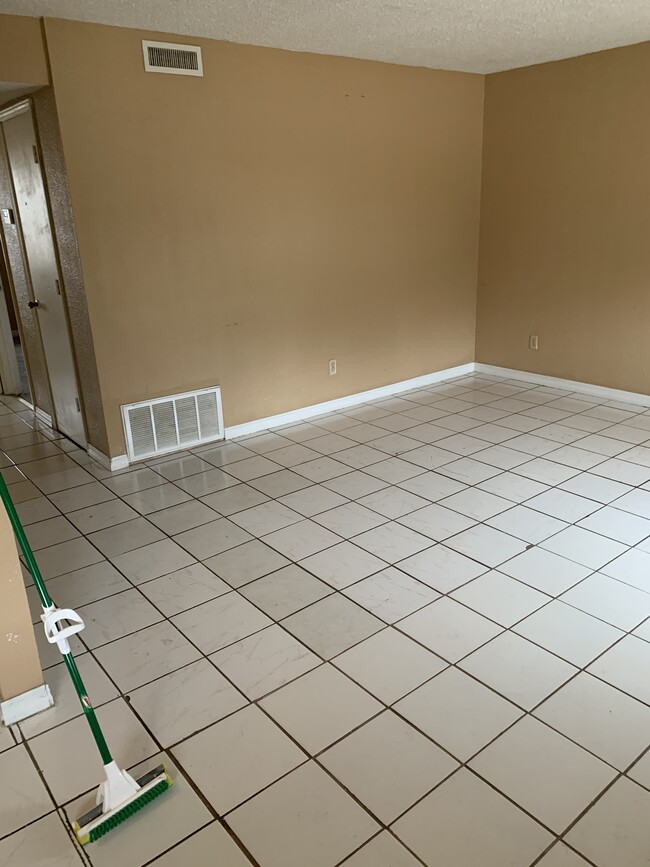 Building Photo - 2006 Williams St