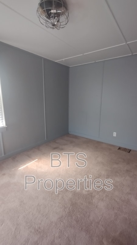 Building Photo - 1537 S Idaho St