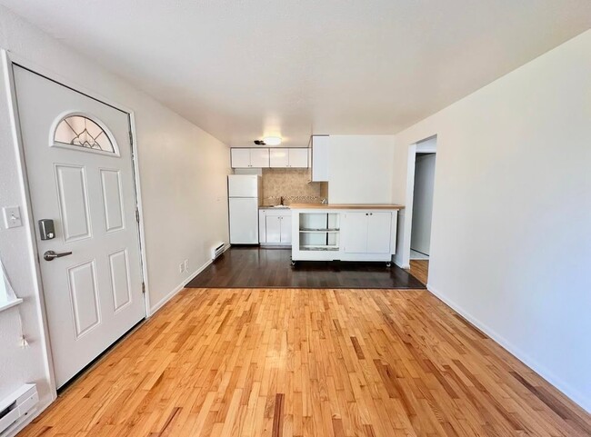 Building Photo - 5101 Ravenna Ave NE