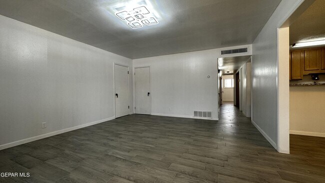 Foto del edificio - 6012 Fiesta Dr