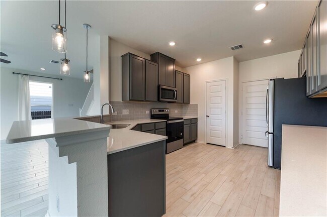 Building Photo - 316 Los Cobos Ln