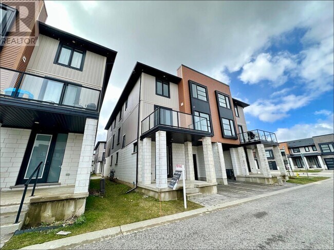Building Photo - 961 Manhattan Way