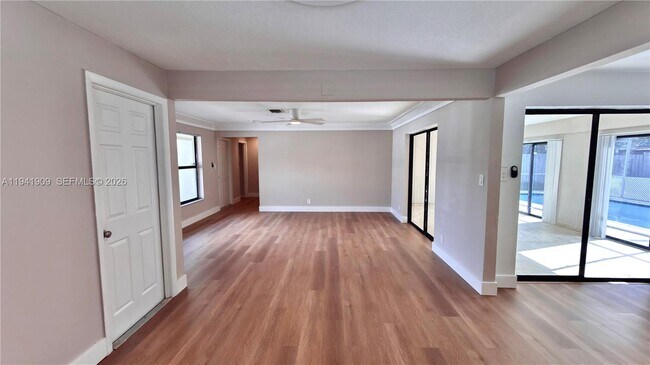 Foto del edificio - 6586 NW 4th St