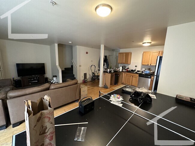 Building Photo - 5 br, 2.5 bath House - 34 Raymond St # 34A 1