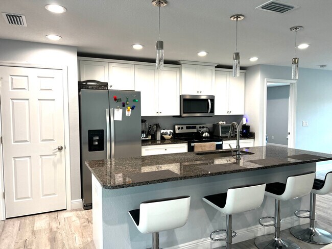 Foto del edificio - 379 Wilton Ave SW