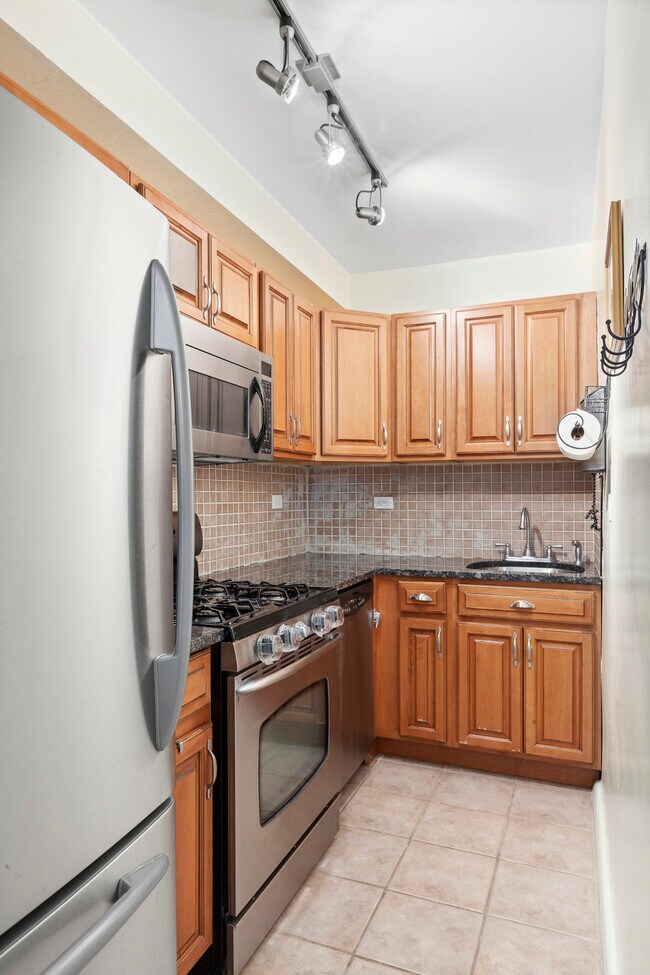 80 East End Ave Unit 5D, New York, NY 10028 Condo for Rent in New