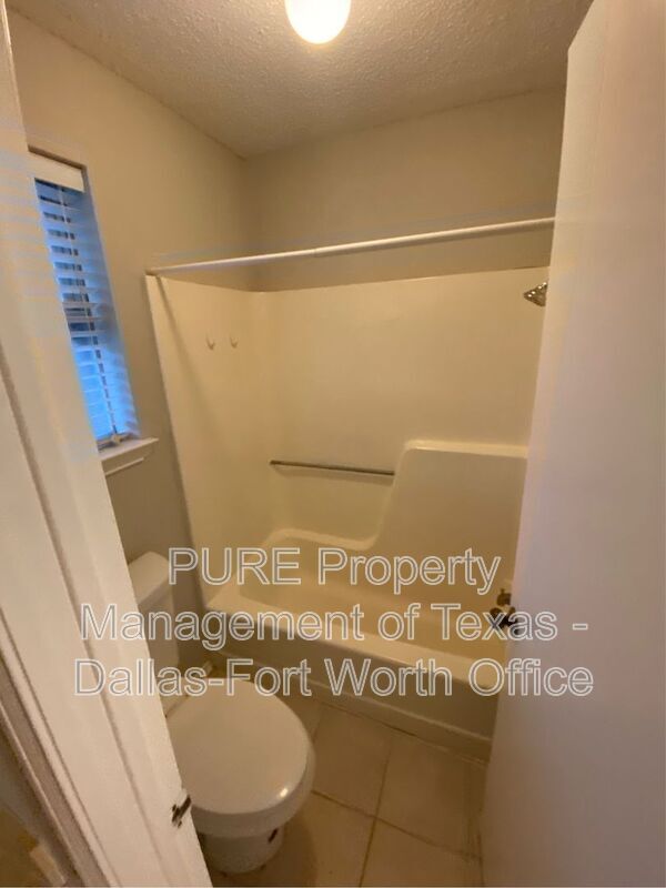 Building Photo - 7705 Red Oak St