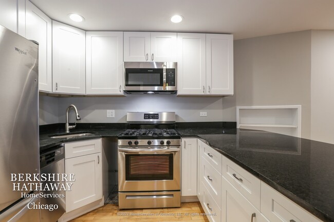 Building Photo - 548 W Fullerton Pkwy