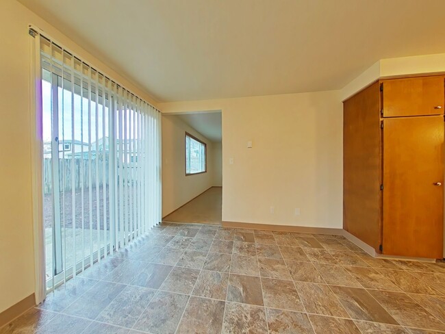 Foto del edificio - Duplex ~ Walk to Campus ~ Small Pet Friendly