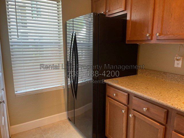 Foto del edificio - 4024 Crockers Lake Blvd