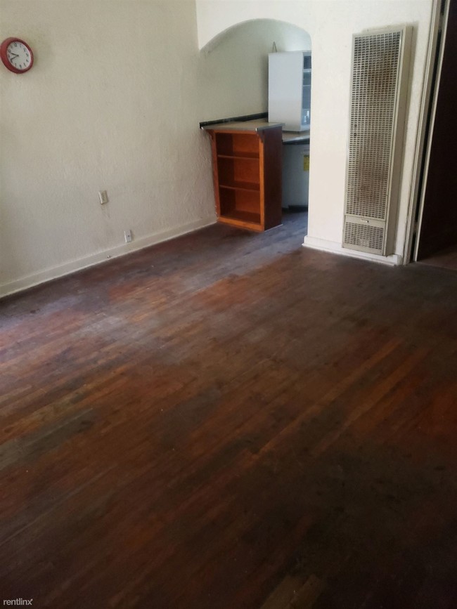 Building Photo - Studio, 1 bath Apartment - 3417 S. Main St.#7