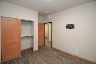 Building Photo - Paragon