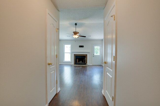 Foto del edificio - 238 Barberry Ln