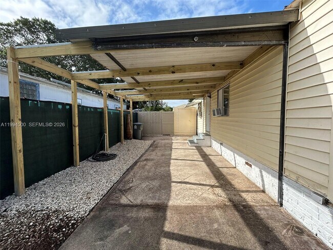 Foto del edificio - 11942 N Branch Rd