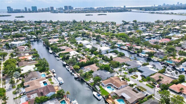 Foto del edificio - 2305 Magnolia Dr