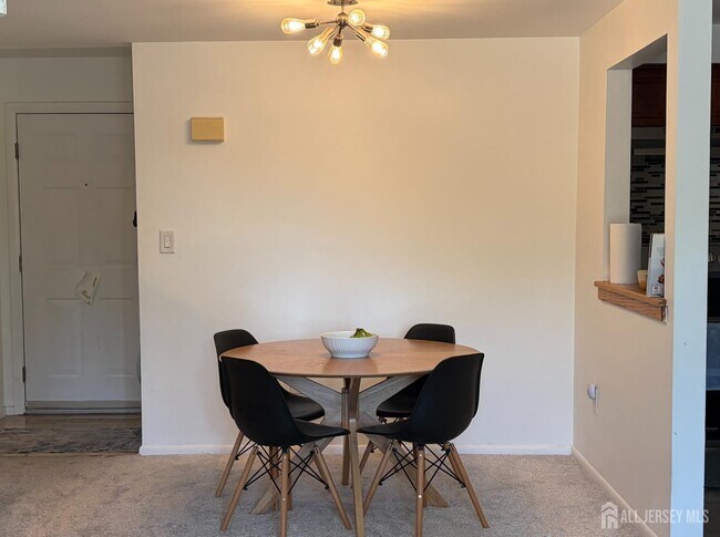 Foto del edificio - 5104 Ravens Crest Dr